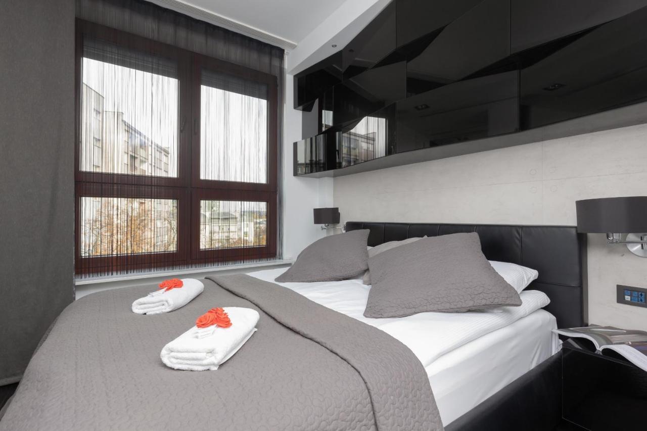 Warsaw Srodmiescie Riverside Three-Bedroom Apartment By Renters Exterior photo