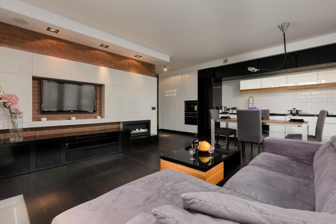 Warsaw Srodmiescie Riverside Three-Bedroom Apartment By Renters Exterior photo