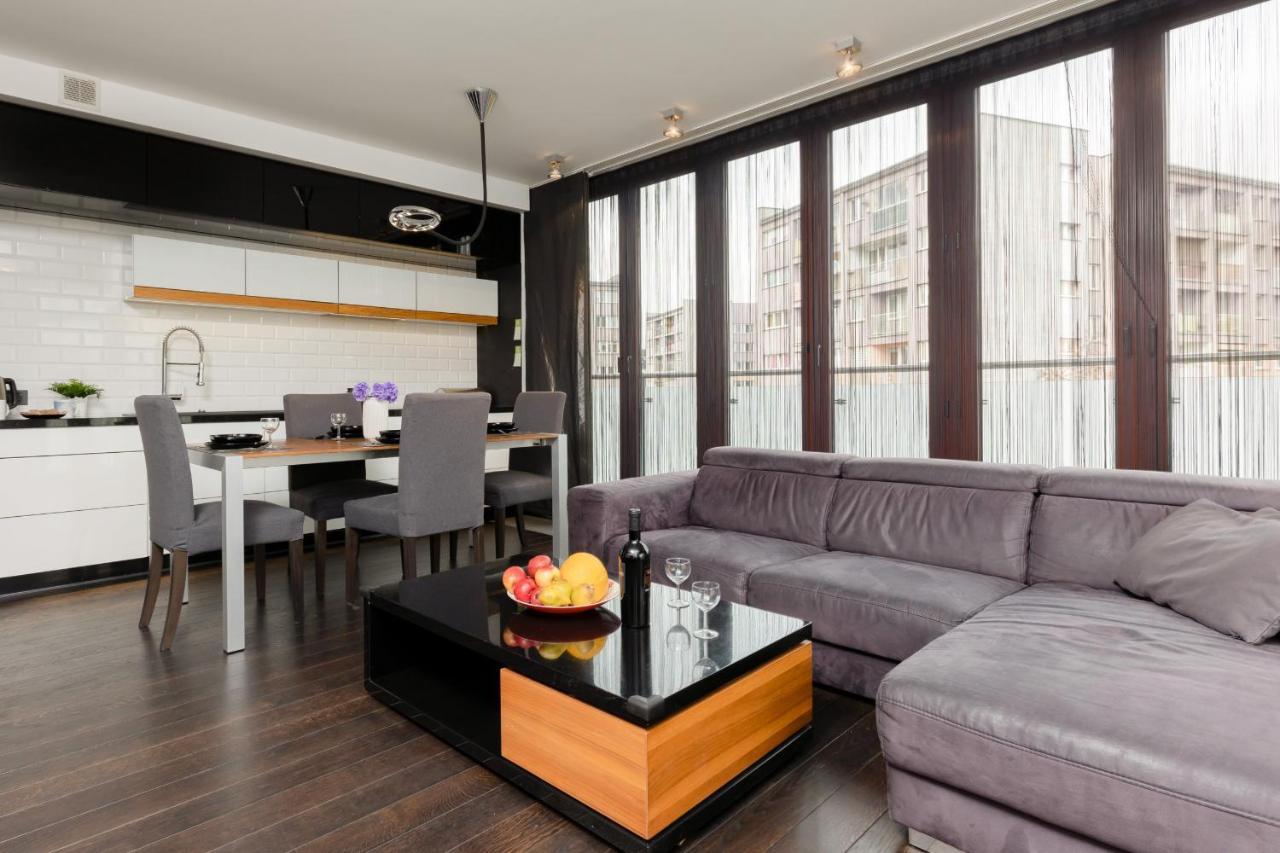 Warsaw Srodmiescie Riverside Three-Bedroom Apartment By Renters Exterior photo