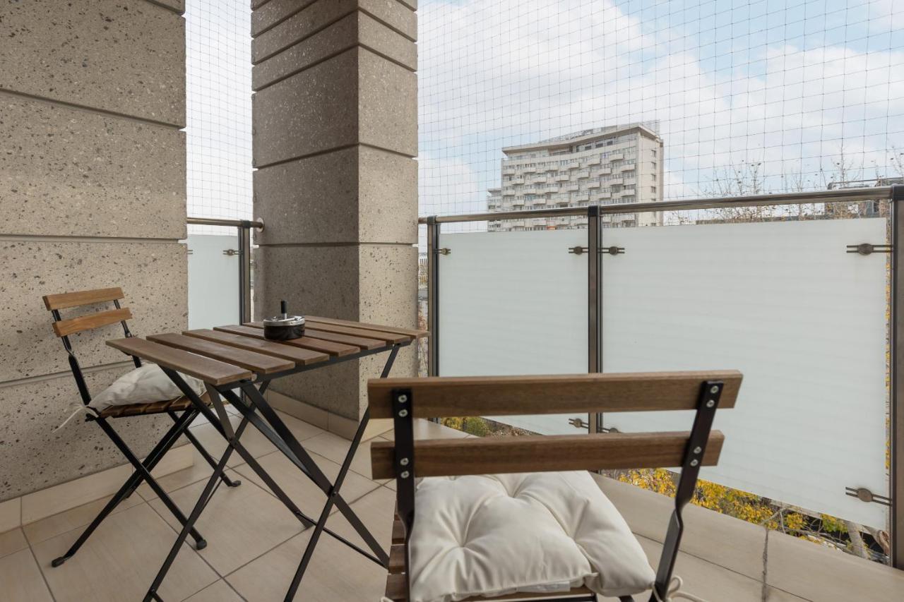 Warsaw Srodmiescie Riverside Three-Bedroom Apartment By Renters Exterior photo