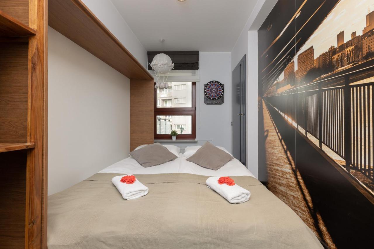 Warsaw Srodmiescie Riverside Three-Bedroom Apartment By Renters Exterior photo